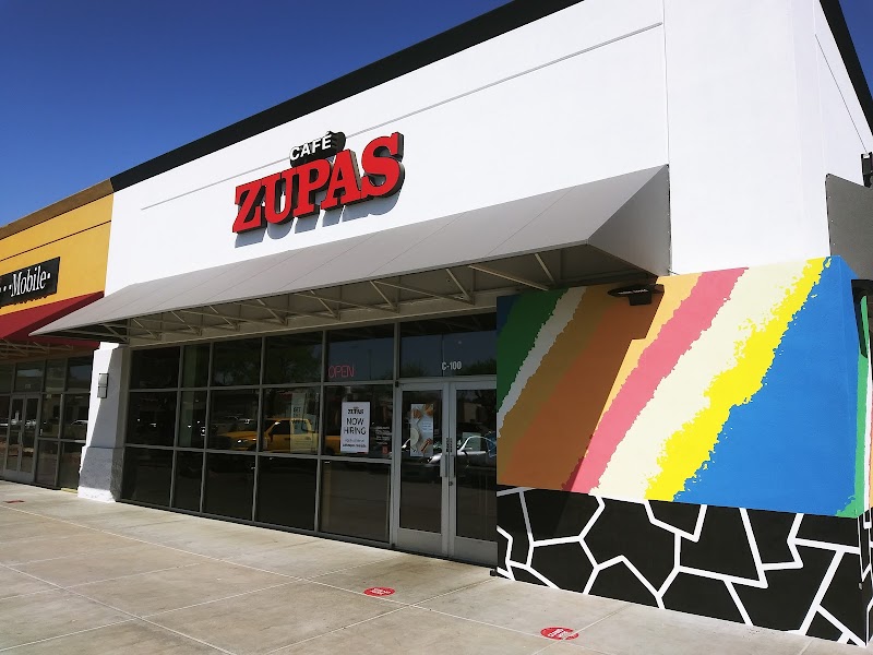 Café Zupas interior